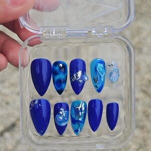 Elegant Blue Press-On Nails With Mettalic Silver Accents